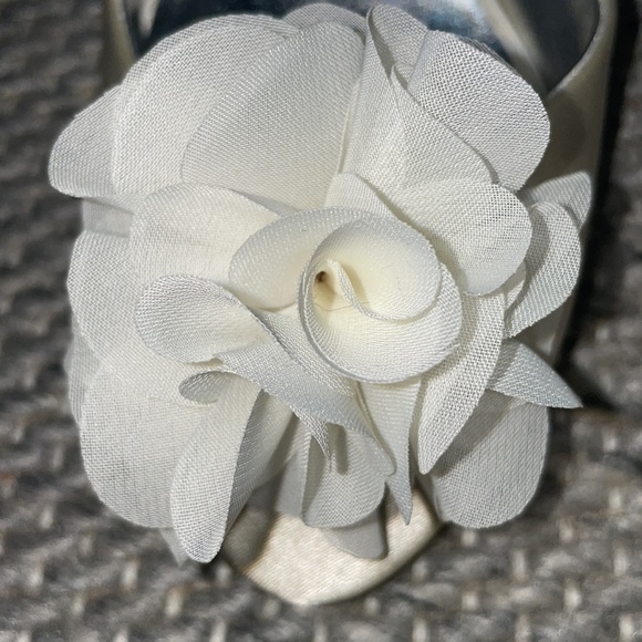 Caparros Ivory Satin Sarina Wedding shoes.  Women’s size 8.5 - Picture 8 of 12